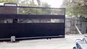 sliding gate13 300x170 - Solusi tips untuk Sistem Parkir Modern