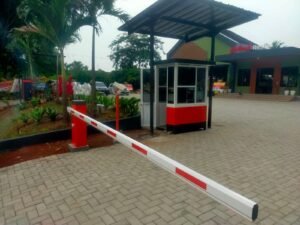 Palang parkir seietm semi manles dan cashless 1 300x225 - Penggunaan Sistem Parkir Murah Tanpa Sertifikasi : Bom Waktu bagi Bisnis Parkir Anda