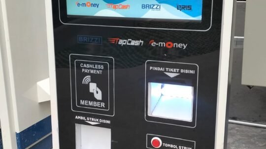 Solusi parkir otomatis Tap and Go Parking (Manless Cashless) dengan pembayaran elektronik E-Money, Brizzi, TapCash, Flash, dan QRIS NFC. Hubungi kami untuk informasi lebih lanjut!