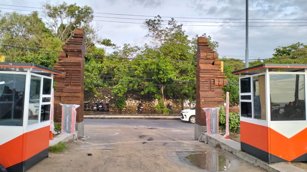 Pemasangan palang parkir semi cashless kute bali 1 1024x576 - Solusi palangparkirpalembang untuk Sistem Parkir Modern