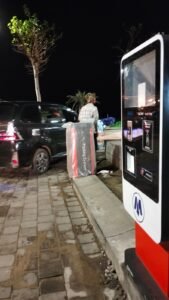 Pemasangan palang parkir semi cashless kute bali 7 169x300 - Palang Parkir - Solusi Modern untuk Sistem Parkir Efisien