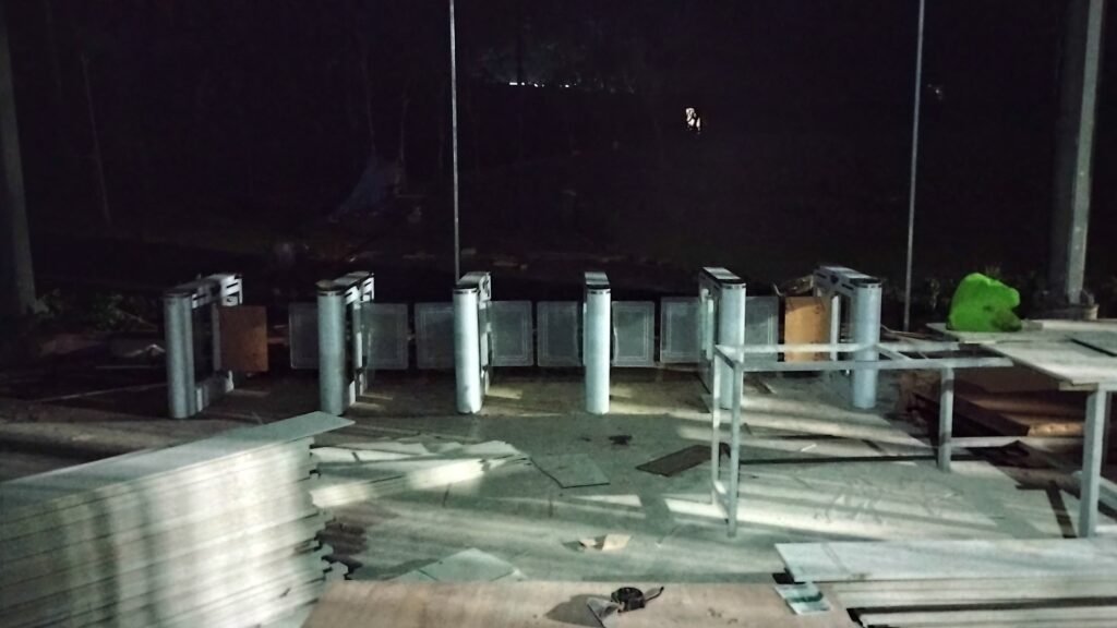 Solusi pintugeser untuk Sistem Parkir Modern Swing Speed Gate Turnstile Merek Ultraguard Solusi Modern untuk Kontrol Akses 1024x576 - Solusi pintugeser untuk Sistem Parkir Modern