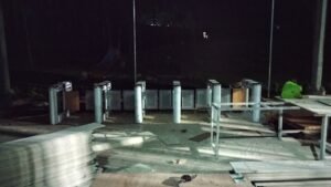 Swing Speed Gate Turnstile Merek Ultraguard Solusi Modern untuk Kontrol Akses 300x169 - Solusi pintugeser untuk Sistem Parkir Modern